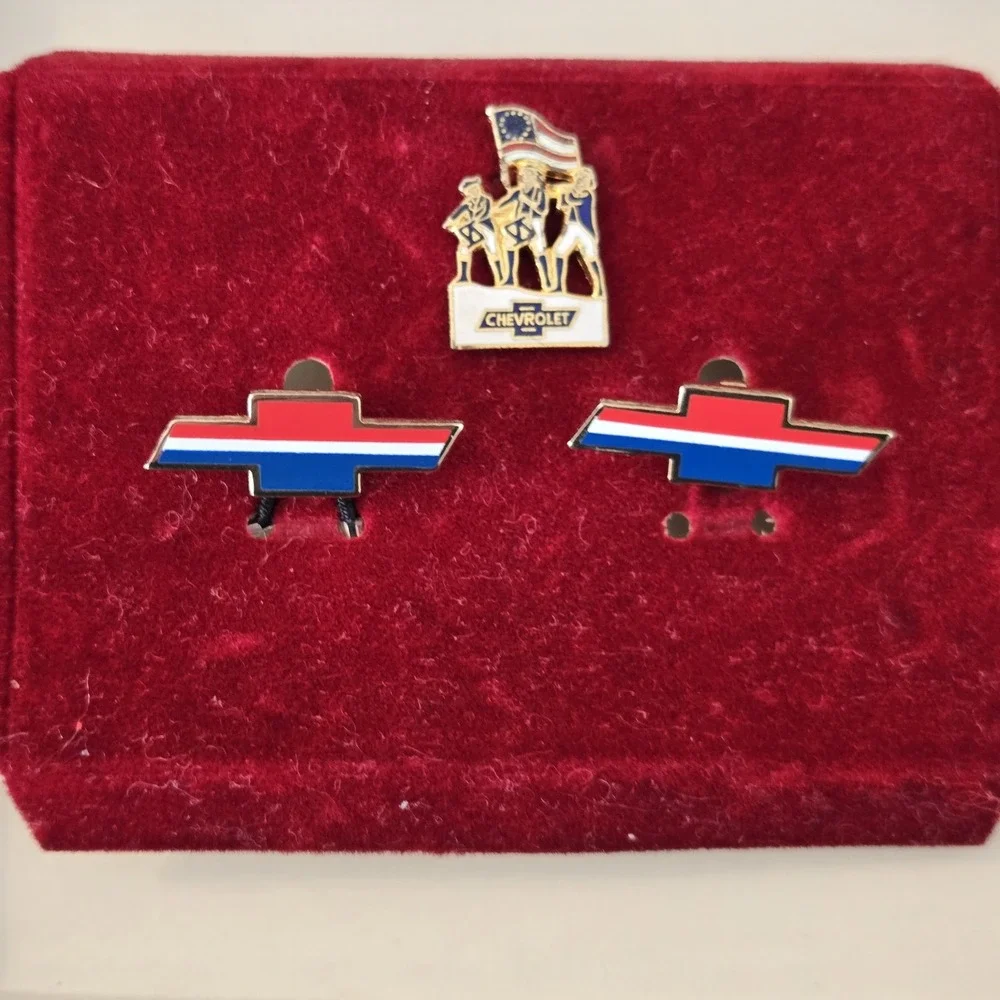 VTG‎ 70s CHEVROLET Bowtie Cufflinks Set W Lapel Pin Car Auto Chevy Cufflinks 76'